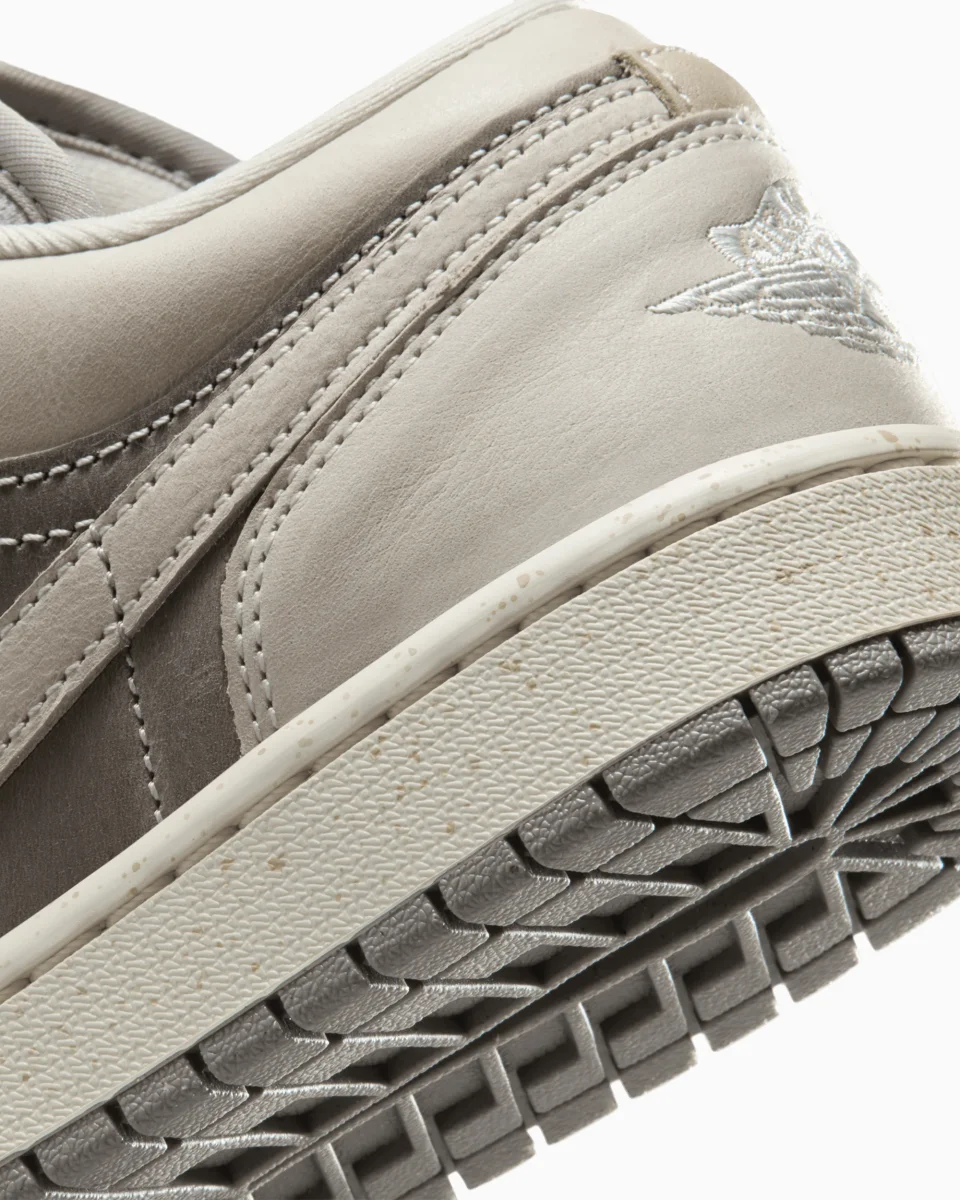 Air Jordan 1 Women's Low SE - Image 9